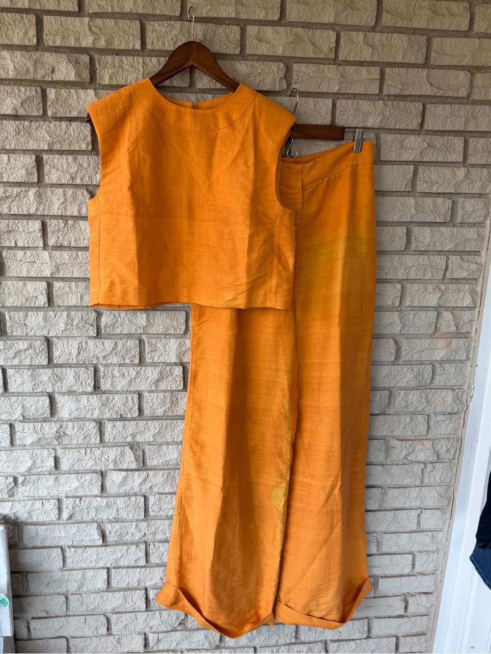 NWT Julia Amory 100% Silk
Two Piece Wide Leg Cropped Top Set Size Medium